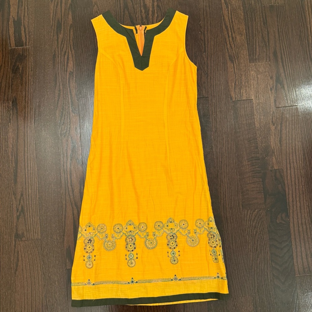 Sleeveless Yellow Embroidered Midi Dress with Dark Green Trim - Picture 3 of 7